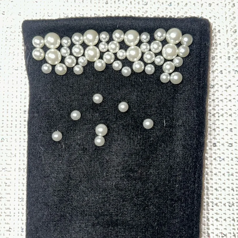 Black Cashmere Blend Fine Knit Faux Pearl Beaded Fleece Lined E Tip Gloves